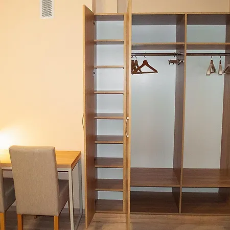 Redwood By Easy Rent Hostel