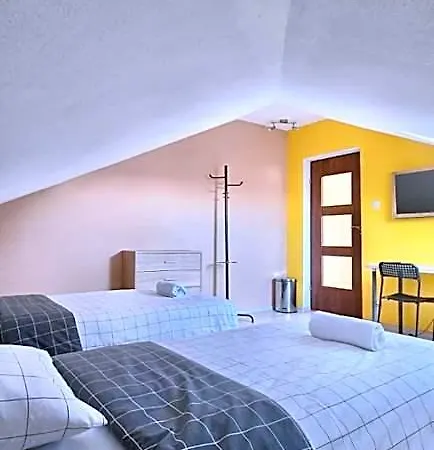 Redwood By Easy Rent Hostel