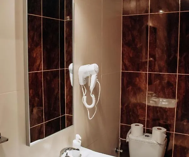 Redwood By Easy Rent *